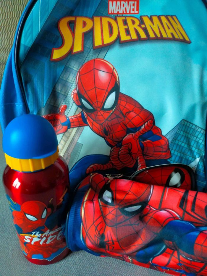 Pack Rentrée Spider-Man – Neuf (sac + trousse + gourde aluminium) - photo numéro 8