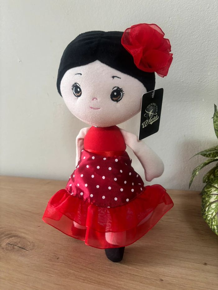 Neuf doudou poupée robe rouge flamenco Aurora - photo numéro 2