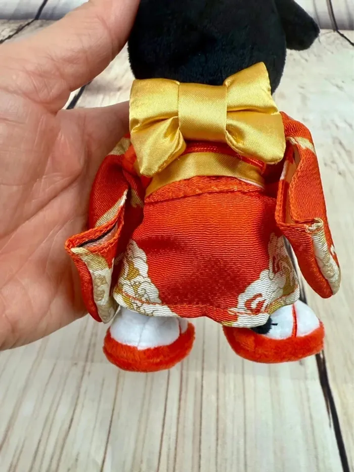 Petite peluche Disney Store Japon - Minnie kimono - photo numéro 5