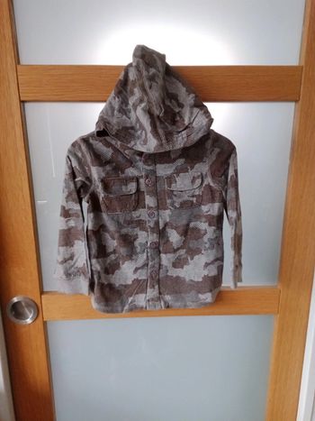 Chemise manches longues à capuche Garçon 5 ans