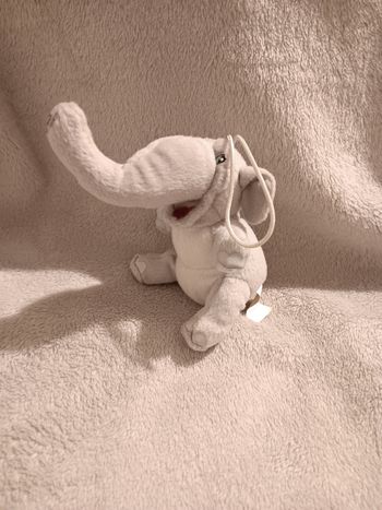 Peluche éléphant fondation macdonald 2006