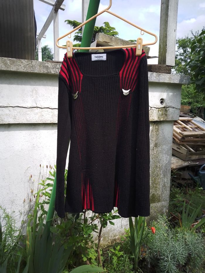 Pull rouge et noir façon espagnol