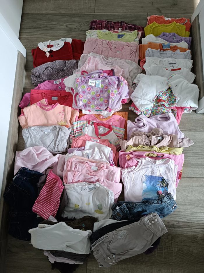 Lot de 3 mois fille  (pantalon, bodys, pyjamas léger et )
