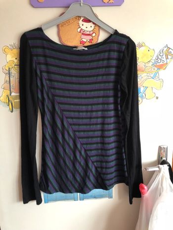 Tee shirt à manches longues noir à rayures, taille 38/40, marque Kiabi.