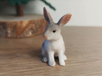Figurine lapin gris et blanc Animal de la ferme