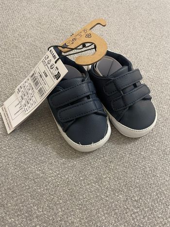 Chaussures bébé 3-6 mois neuves 