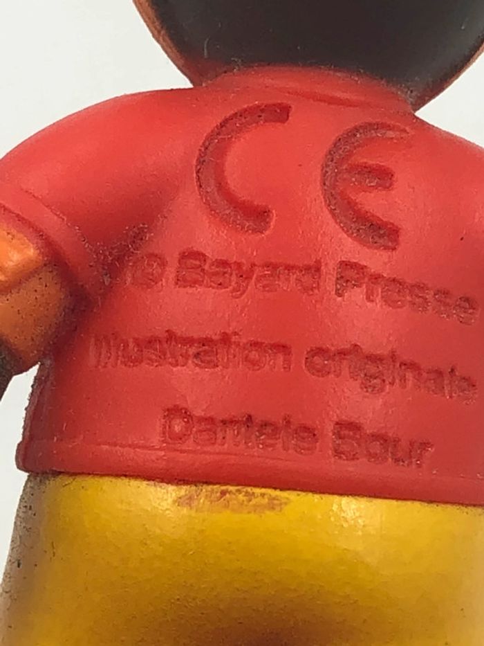Figurine petit ours brun fait du Roller Bayard 6 cm - photo numéro 3