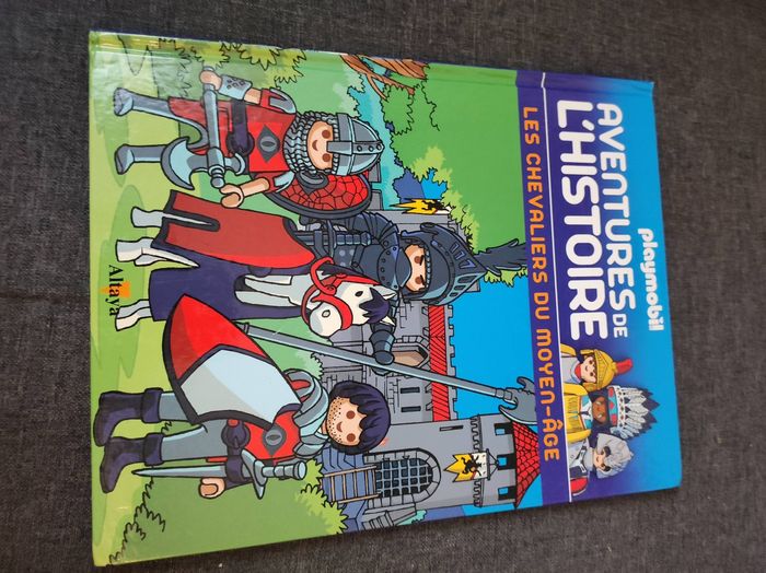 Livre Playmobil les chevaliers du Moyen-âge
