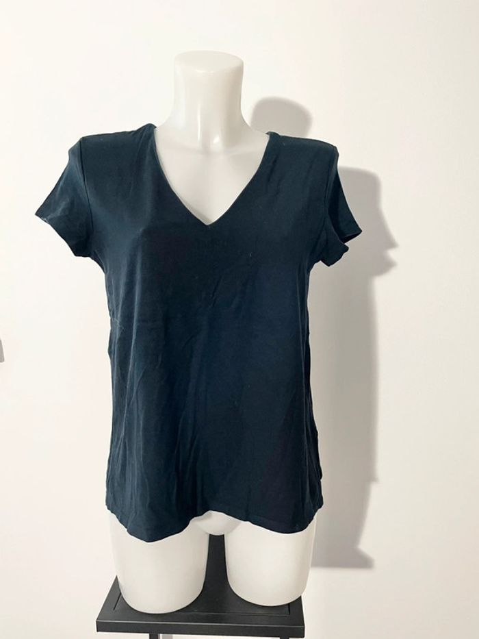 T-shirt noir col V