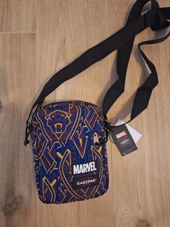 👜 Sac Marvel x Eastpak aux motifs colorés 👜