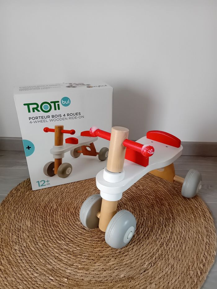 Trotibul porteur en bois 4 roues