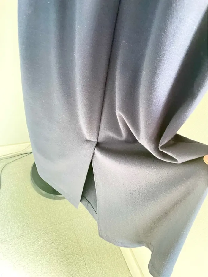 La robe bleue foncée - photo numéro 6