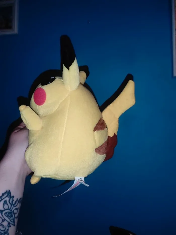 Pikachu (peluche) - photo numéro 2