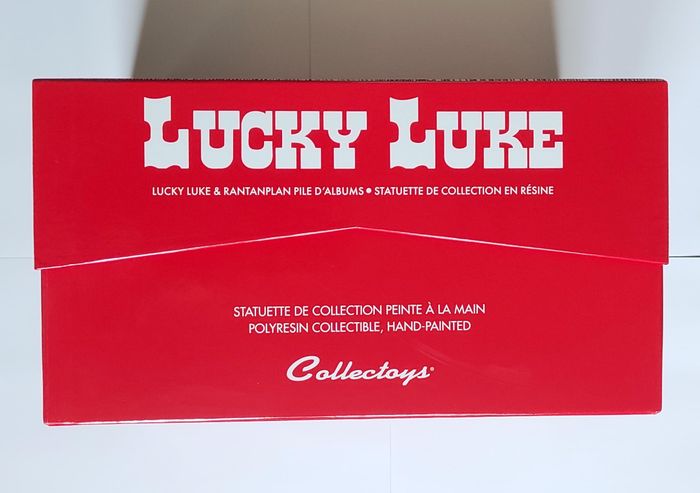 LUCKY LUKE - Lucky Luke & Rantanplan sur pile de BD - Figurine 25cm - photo numéro 2