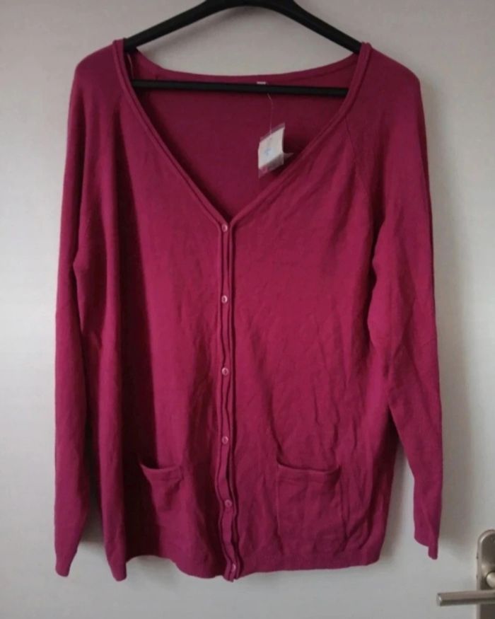 Gilet rose neuf taille 42/44