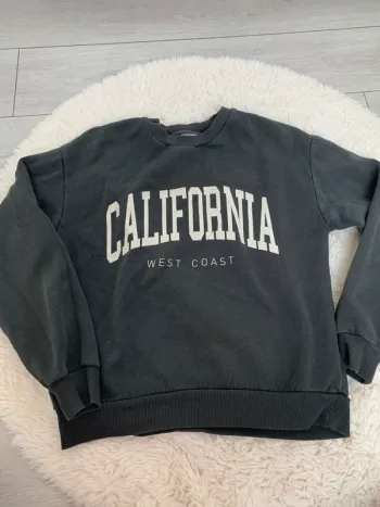 2pulls fille taille XS et S