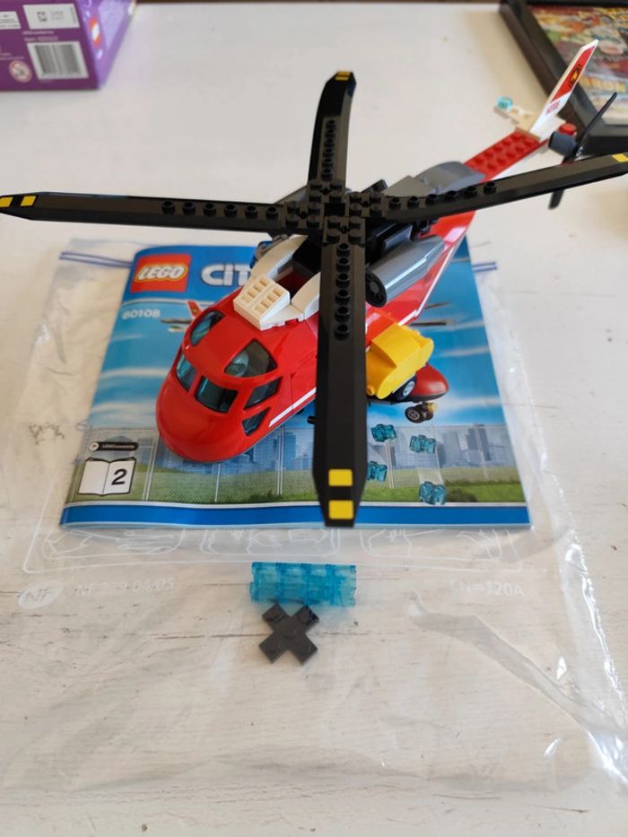 Lot 4 set Lego City 60126, 60106, 60108, 60113. Pompier, police, voiture de course, hélicoptère - photo numéro 13