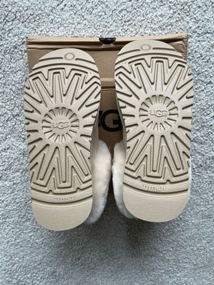 Bottines fourrées UGG Tazzelle - Taille 38 - Neuves - photo numéro 4