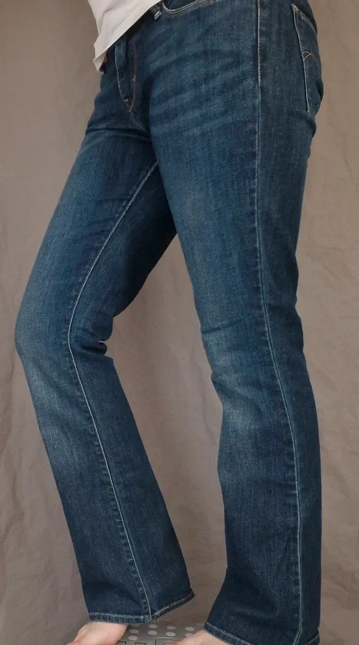 Jean femme levi's
28x32
Demi curve
taille basse - photo numéro 2