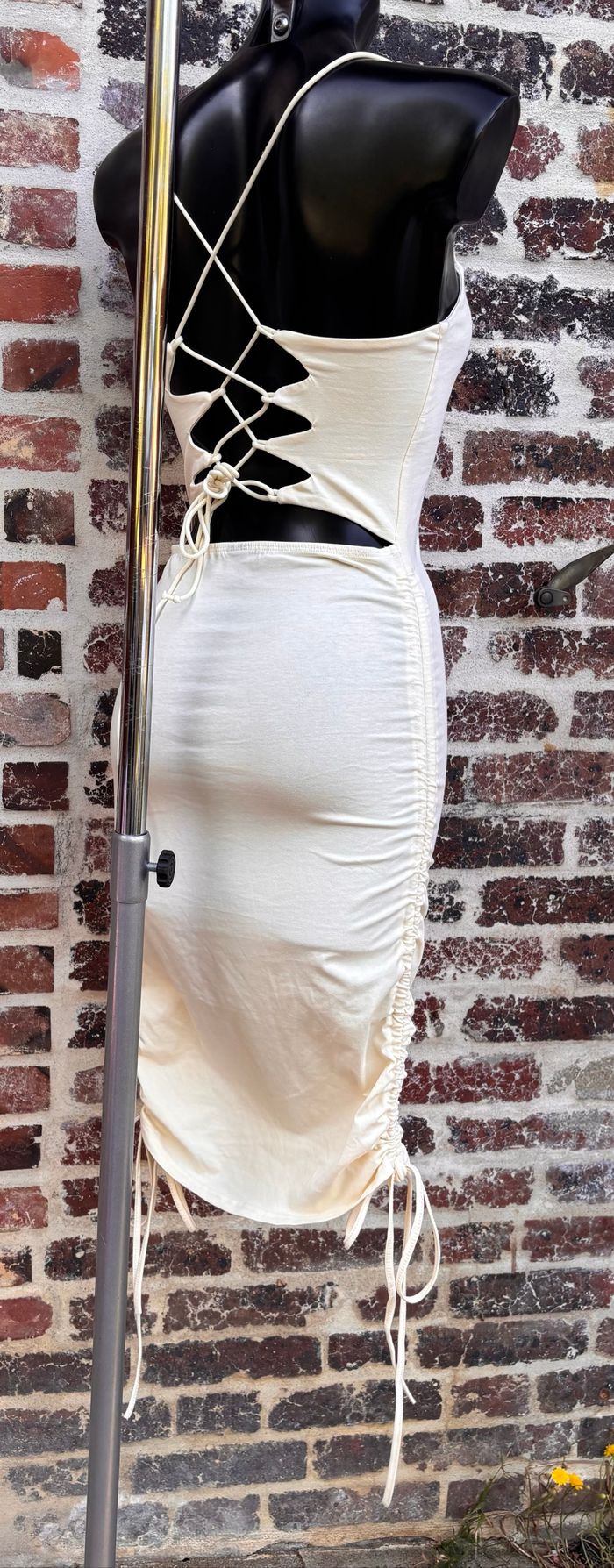 👗 Robe moulante dos nu à laçage – Shein – T36 - photo numéro 4