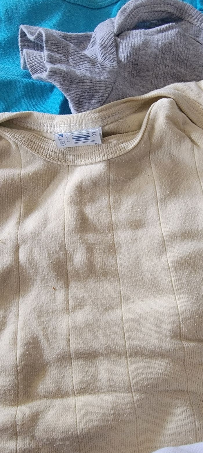 9 bodies 12-18 mois - photo numéro 3