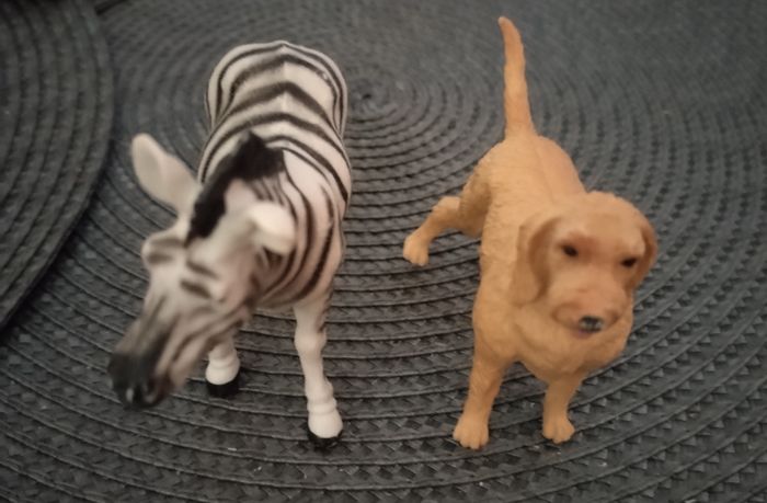 Lot de figurines "Zèbre et chien" incassables Botanic neuf