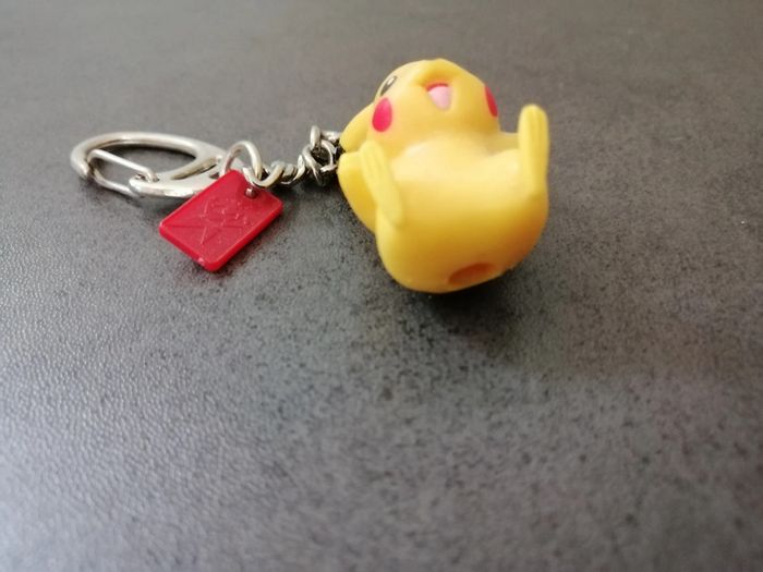 figurine porte clef Pikachu pokemon - photo numéro 2