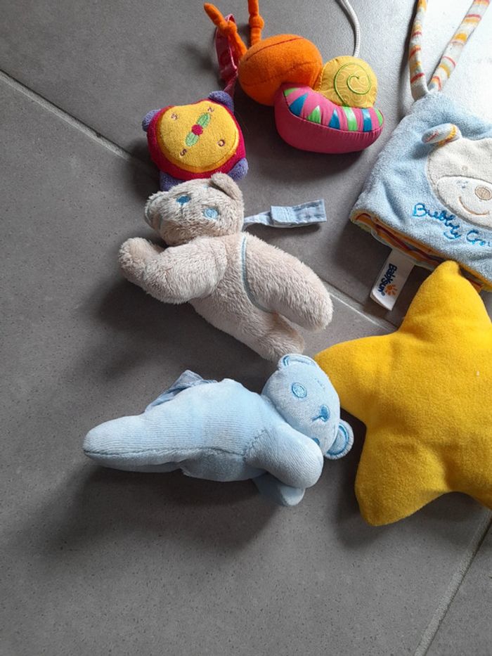 Lot peluche pour arche bébé - photo numéro 3