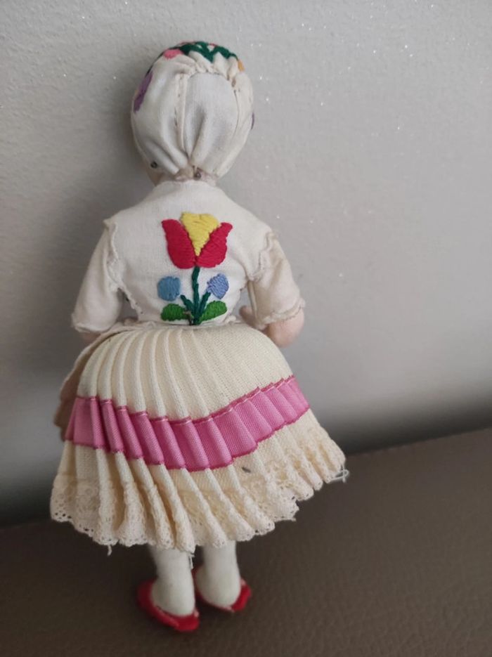 magnifique poupée du monde folkorique - photo numéro 3