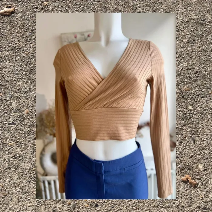 Top camel croisé côtelé 🤎 chic et confortable
