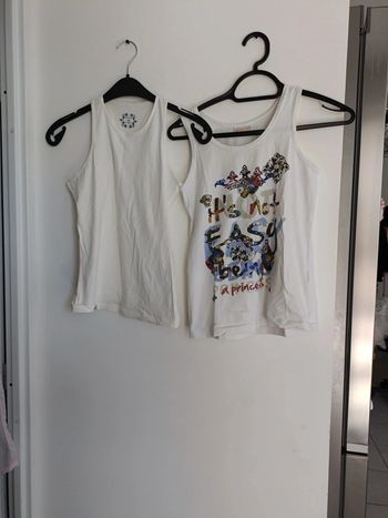 Lot 2 débardeurs fille Taille 12 ans Très bon état