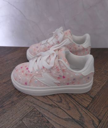 Baskets roses pailletées motifs cœurs - Taille 27 - Neuves
