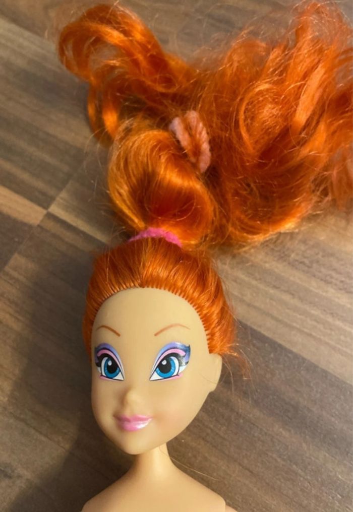 Poupée winx club bloom 2011 - état satisfaisant - photo numéro 8