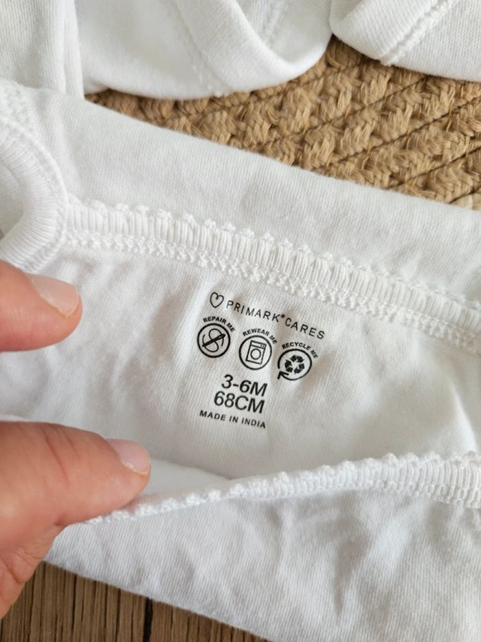 5 bodies blanc 3/6 mois - photo numéro 2