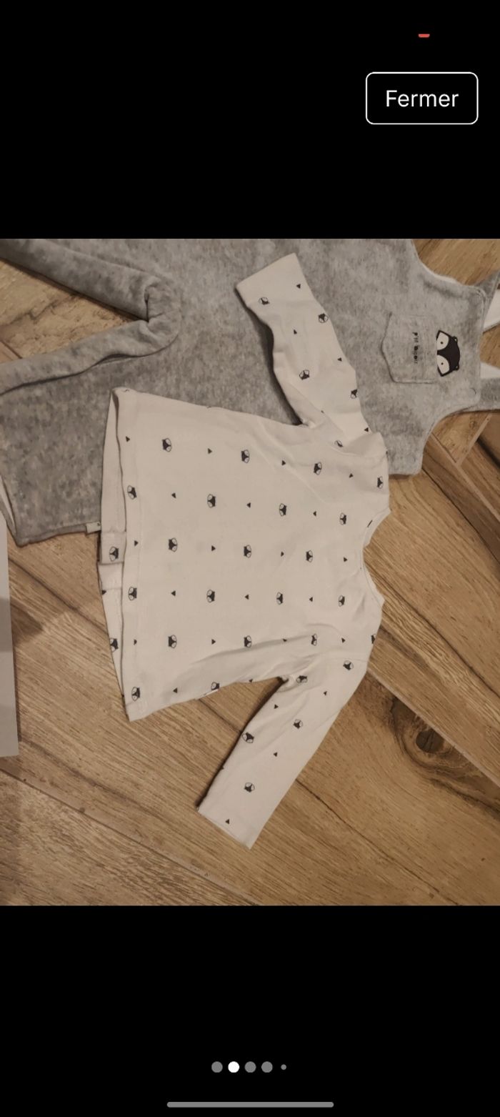 Lot ensemble 1 salopette grise chaude doublé et douce 
Avec t-shirt qui s'ouvre en totalité dans le dos 
Motif renard 
Marque p'tit bisou
Taille 3 mois 60cm
Parfait état - photo numéro 2