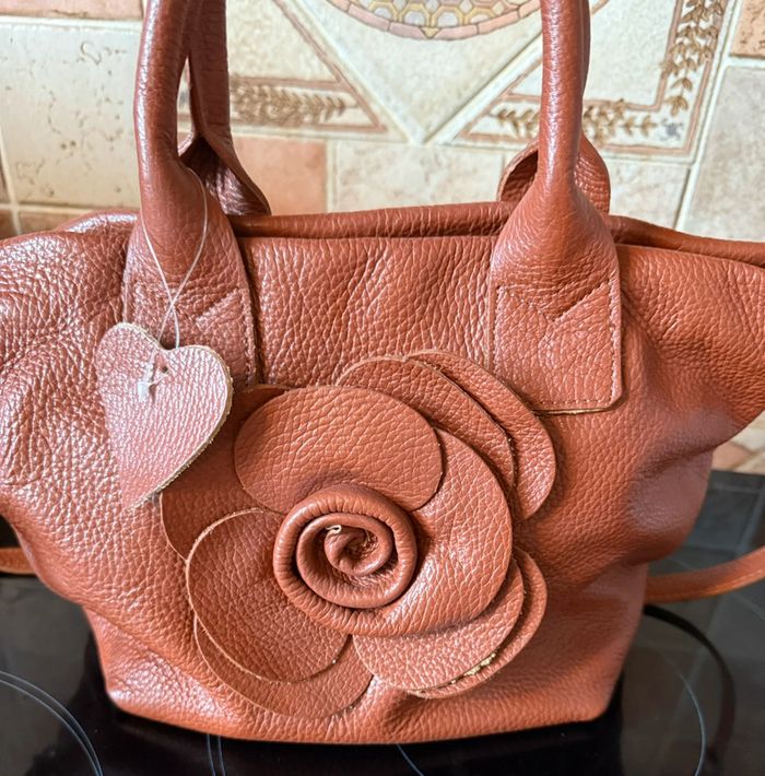 Sac à main cuir marron avec fleur - photo numéro 2
