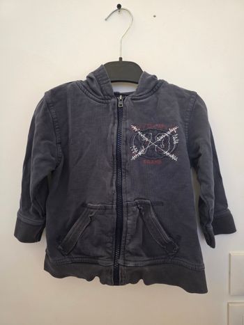 Pull a capuche à zip bleu marine taille 3 ans