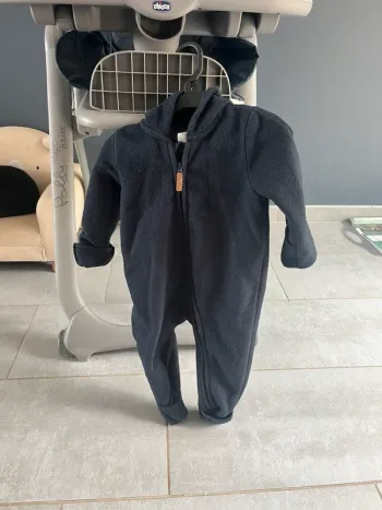 Combinaison bébé taille 9 mois