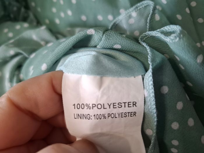 Robe taille 38 en tres bon étaRobe taille 38 en tres bon état
Longueur 90 cm
Largeur aisselle à aisselle 49 cm
Élastique au niveau de la taille
Avec doublure sauf les manches - photo numéro 4