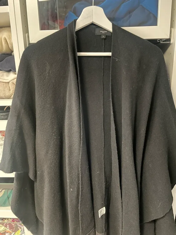 Poncho noir - photo numéro 2