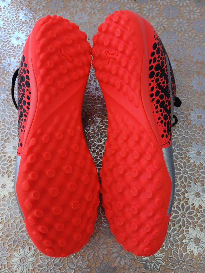 Chaussures de foot Puma Evopower 4 coloris noir et orange taille 42 état neuf. - photo numéro 5