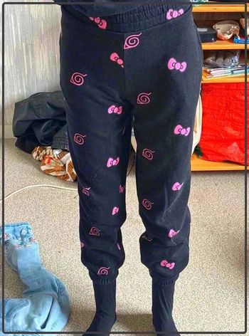 Bas  de jogging naruto  X hello kitty  taille  xxs/32  mais  taille  grand