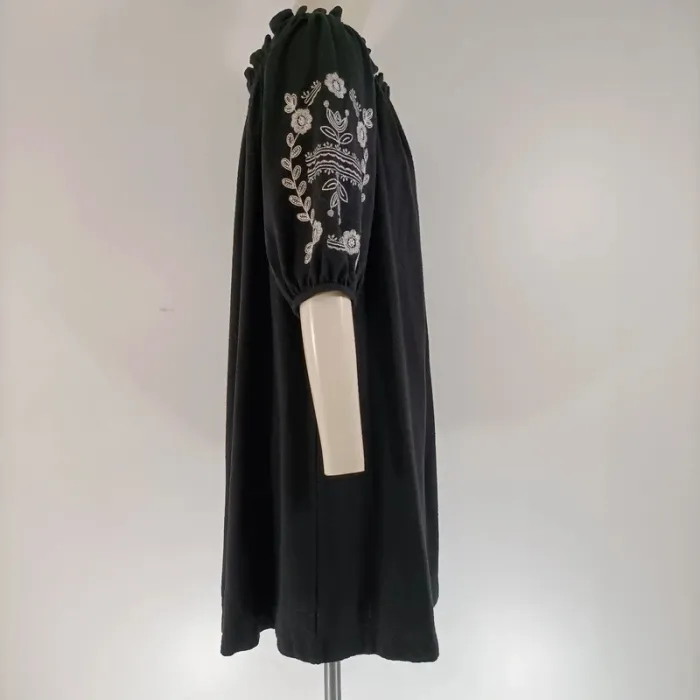 Robe noire courte robe, broderie bleurs FH évasé été motif fleur A127 - photo numéro 5