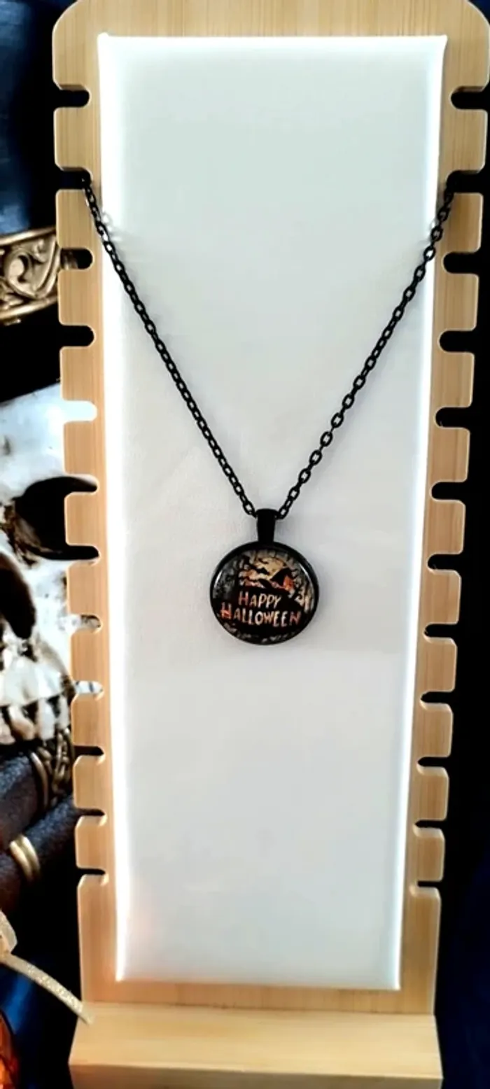 Collier avec pendentif rond Happy Halloween - photo numéro 2