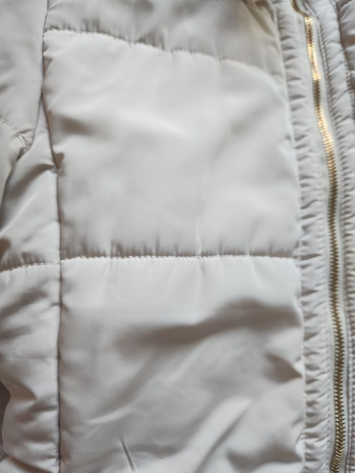 Doudoune blanche Cache Cache T36 – fausse fourrure amovible, chic et chaude ❄️ - photo numéro 3