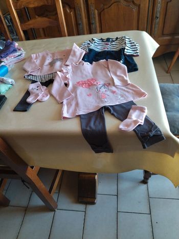 Lot de 2 ensembles leggings et haut+chaussettes + 1 robe 👗