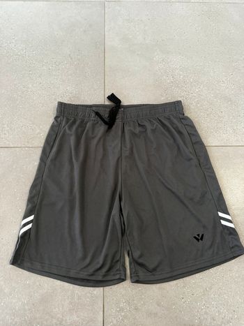 Short de sport gris, taille XL, très bon état