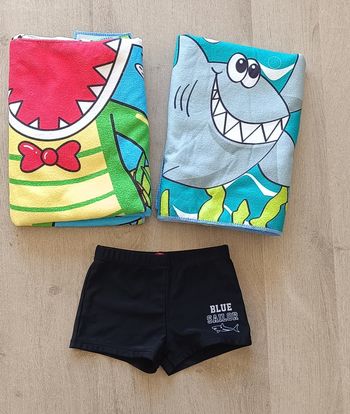 Lot Maillot de bain et poncho de bain 