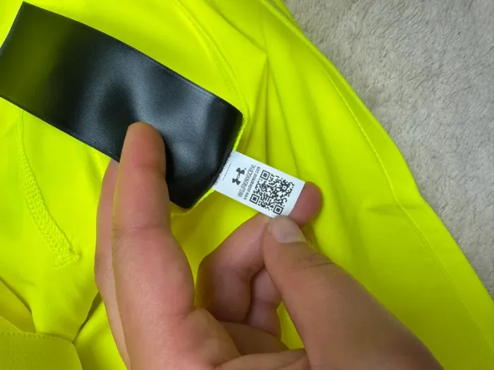 Veste De Running Under Armour Sans Manches Noir et Jaune Fluo Coupe Ajusté Neuve Taille M - photo numéro 11