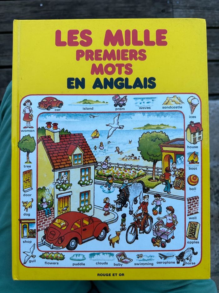 Livre grand album ancien Les mille 1000 premiers mots en anglais english rouge et or